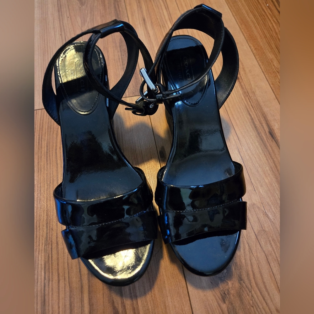 COACH Signature Nalene patent leather ankle strap wedge sandal in Blk Size 7.5